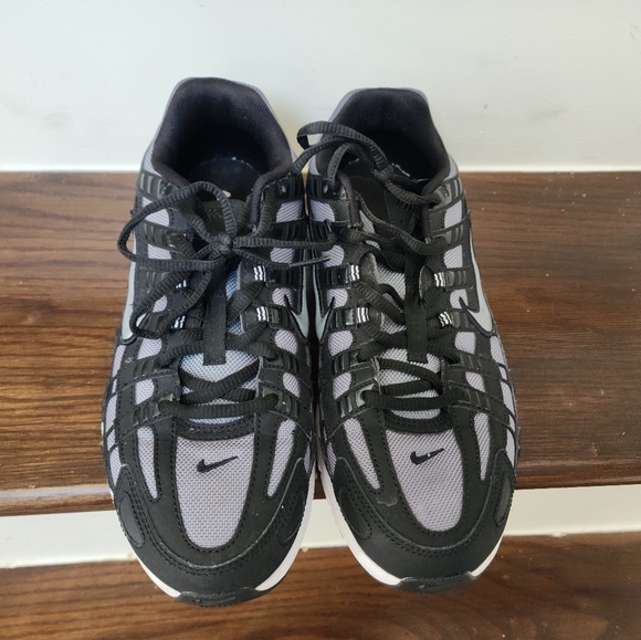 Nike Black Mesh Sneakers - Picture 8 of 10